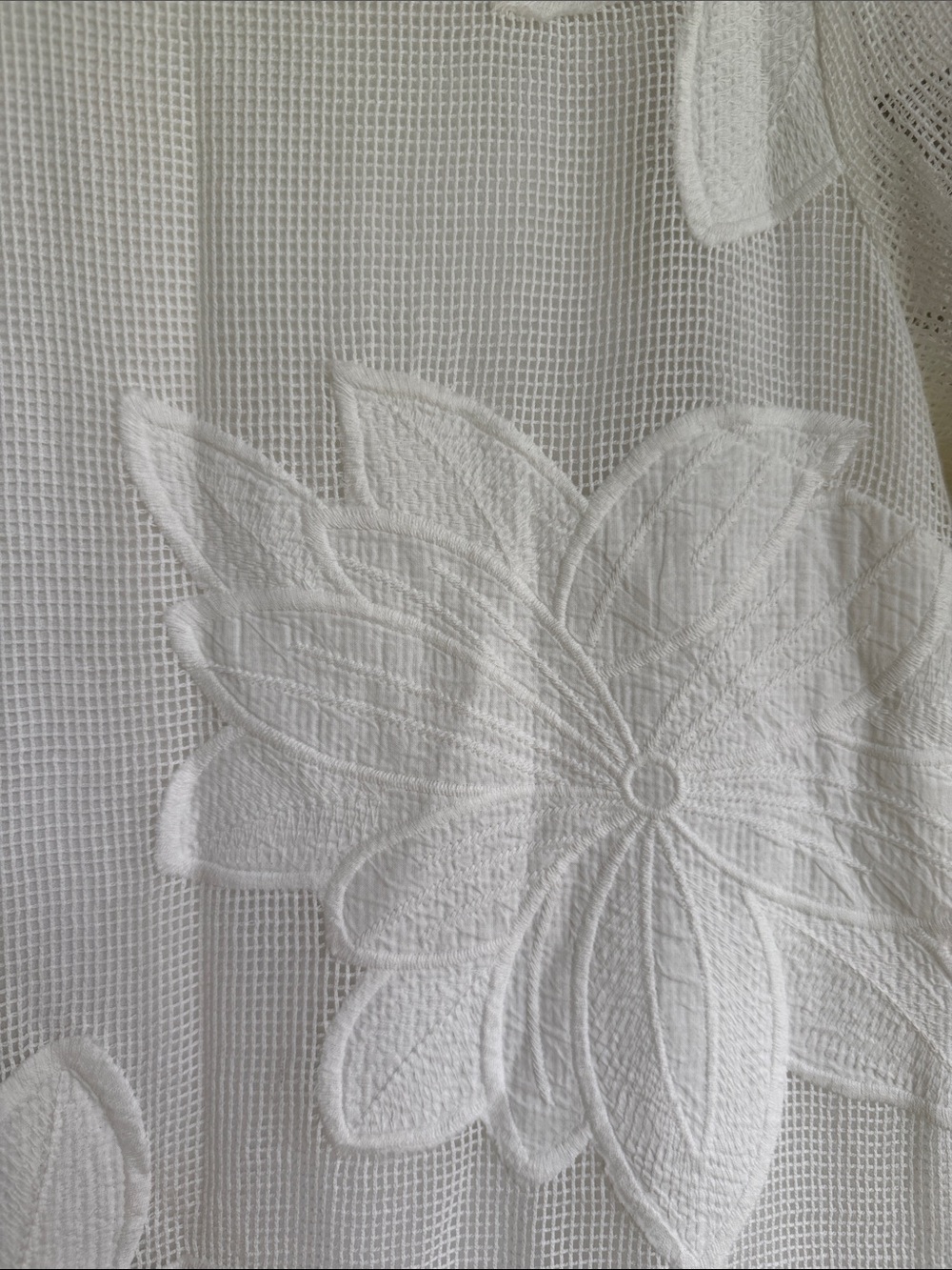 Avec Les Filles White Floral Appliqué Shift Mini Dress Size Small - Picture 6 of 12